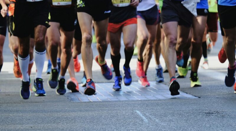 Cada vez más personas participan en maratones populares. La ciencia sabe que pasarse de optimista tiene sus riesgos
