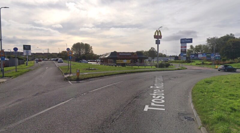 Gales tiene una rotonda que ha puesto medio millón de libras en multas en un año: el McDonald's más arriesgado del mundo